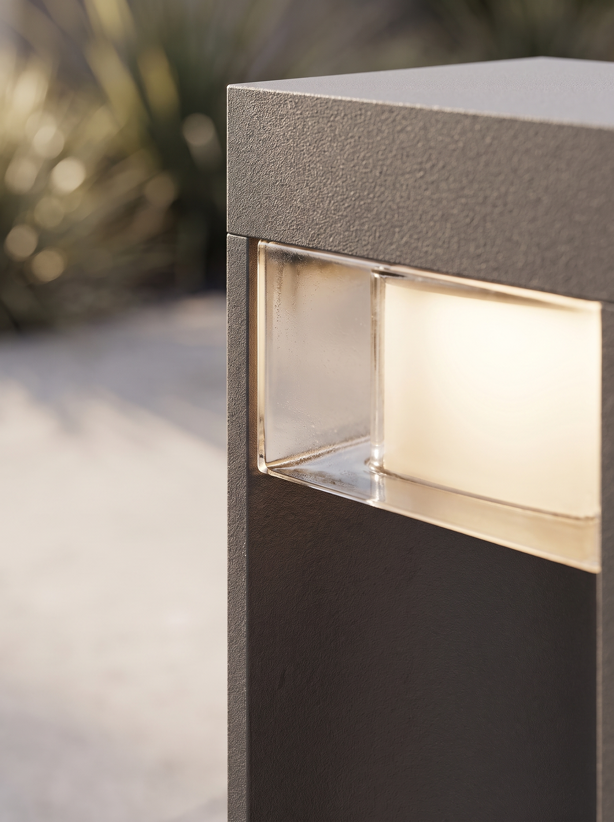 Elmsley Path Light Stake for Beds with Clear Lantern Top material close up detail