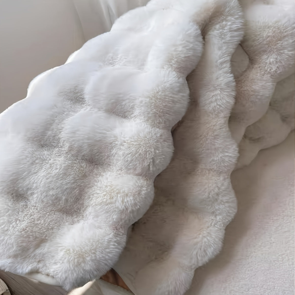 Cloud Comfort Round Bubble Rug in Soft Fleece