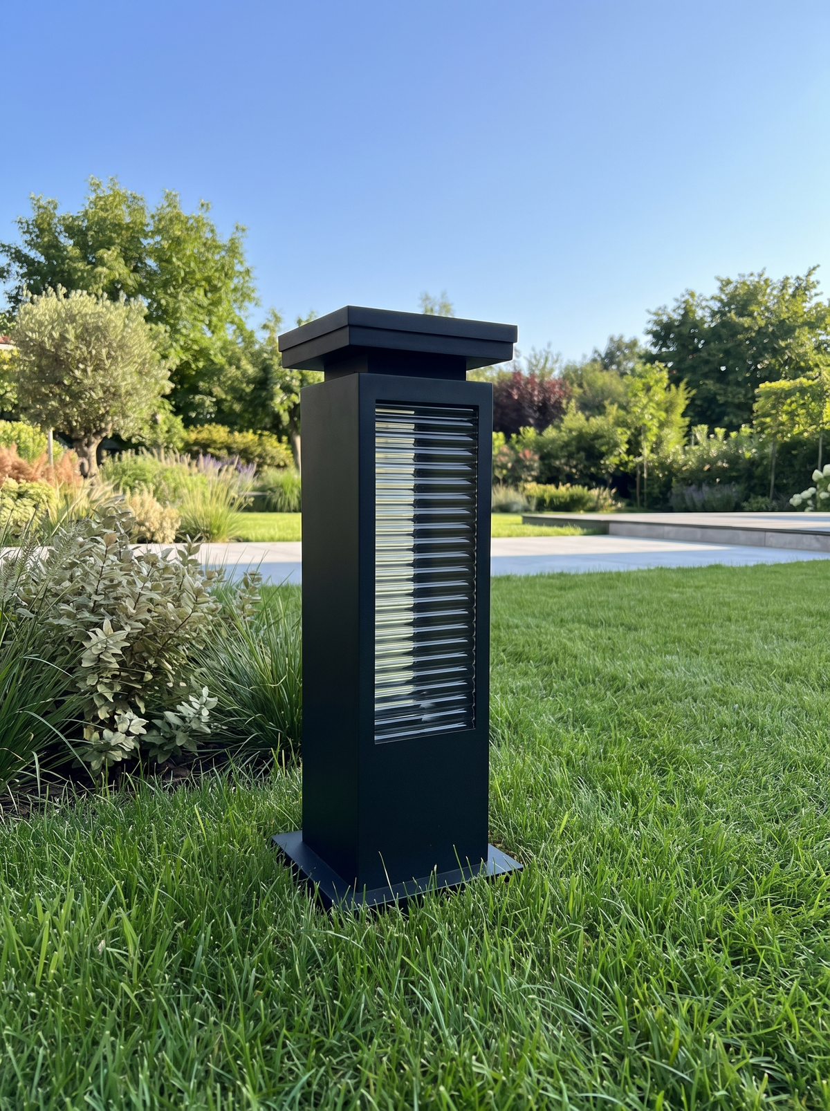 Fenwick Lawn Bollard Light for Gardens with Solar Choice daylight scale